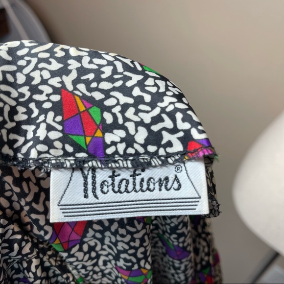 Vintage 80s New Wave Rainbow Prism Notebook Print Top - Picture 4 of 6